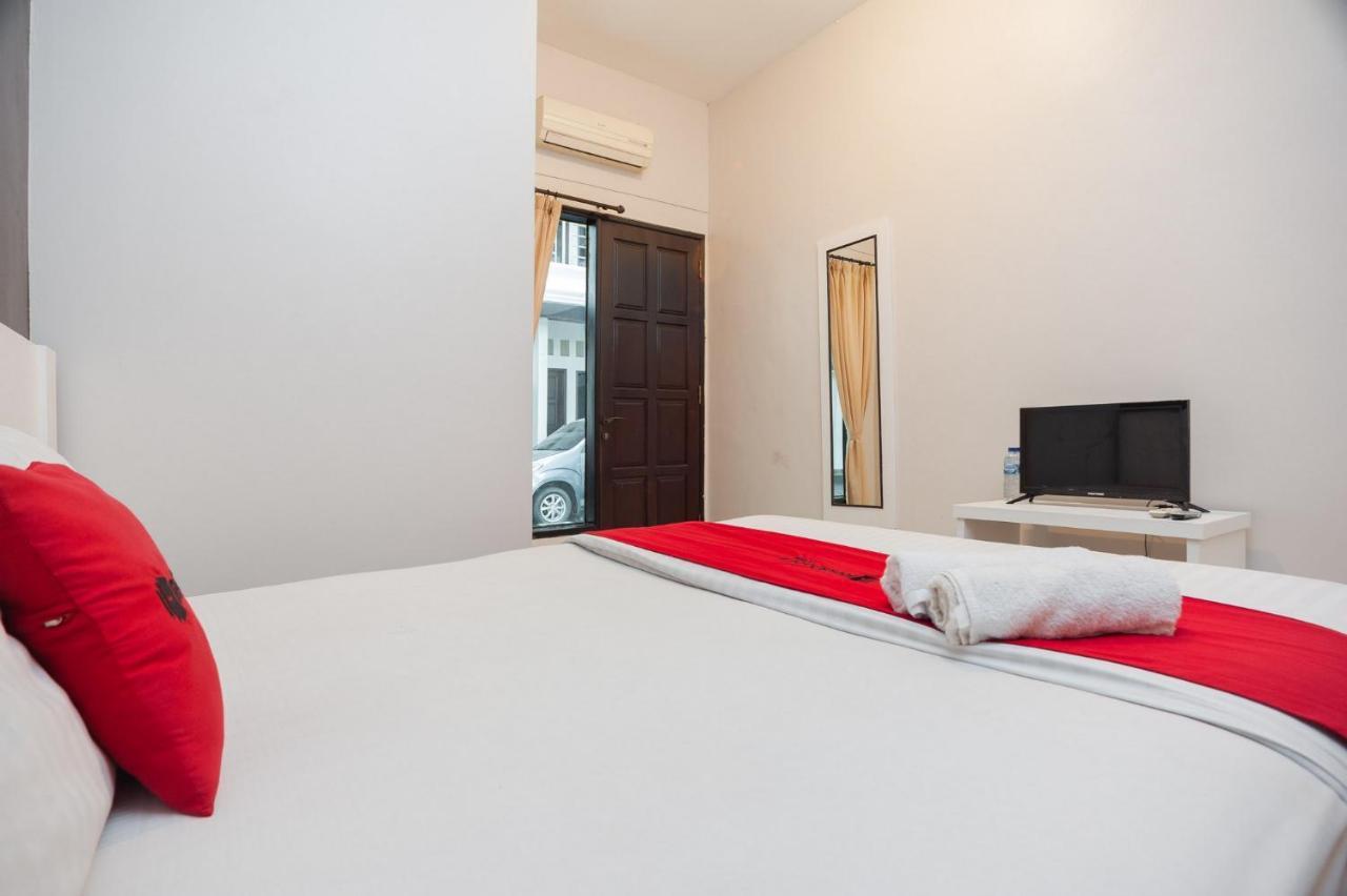 Готель Reddoorz Syariah Near Taman Air Mancur Богор Екстер'єр фото